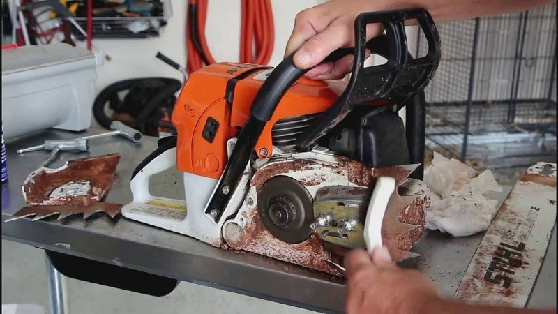 How To Clean Your Chainsaw